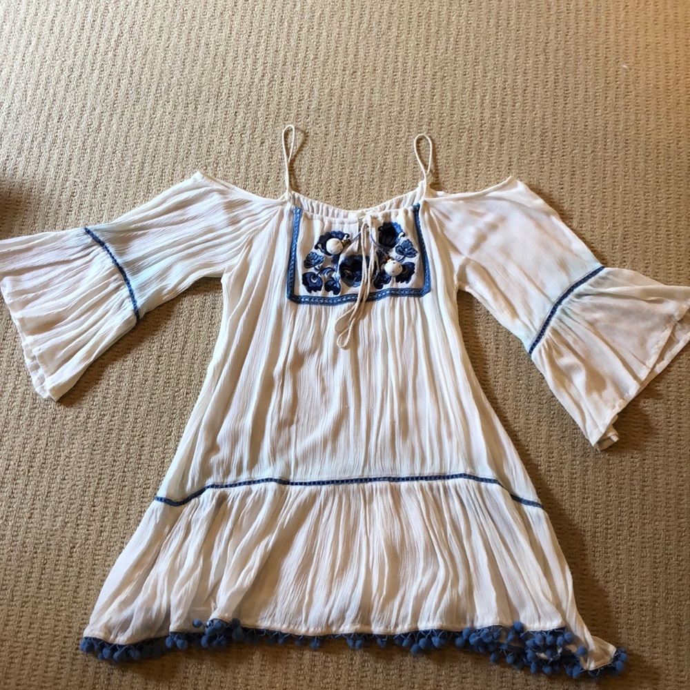 Off the shoulder flowly mini dress